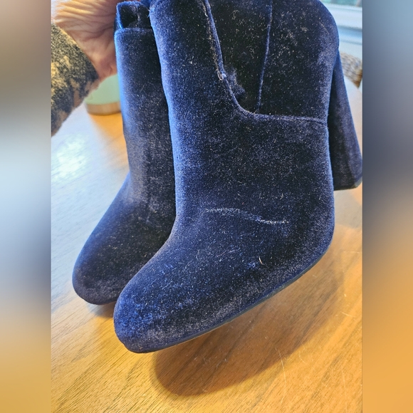Steve Madden EDIT Blue Velvet zippered women's booties size 7M - Picture 5 of 11